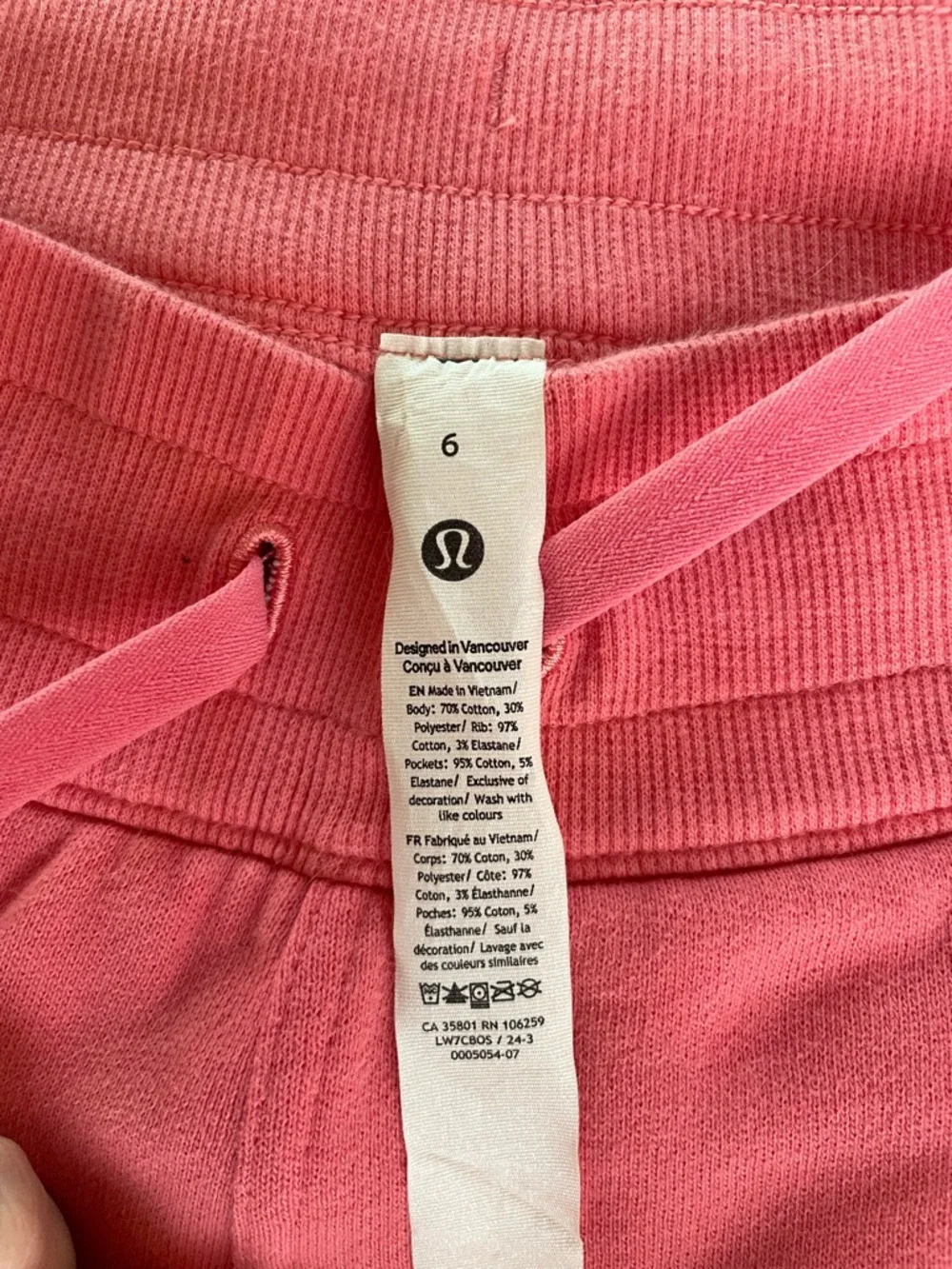 Lululemon Scuba High-rise short - Picture 2 of 2
